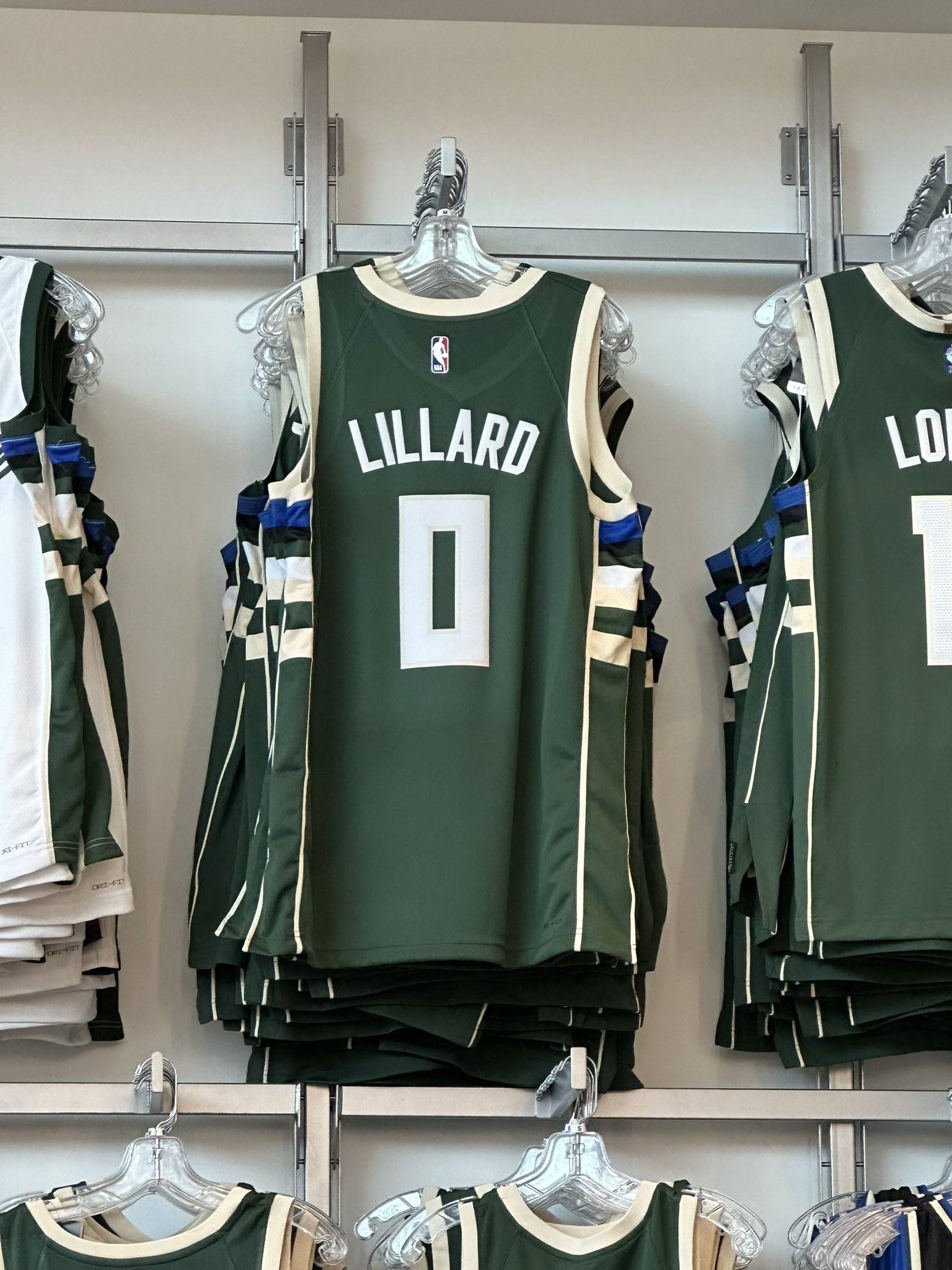 今晚密尔沃基雄鹿更衣室发声——葡超节点到来；话题不断；身体对抗强度拉满的简单介绍